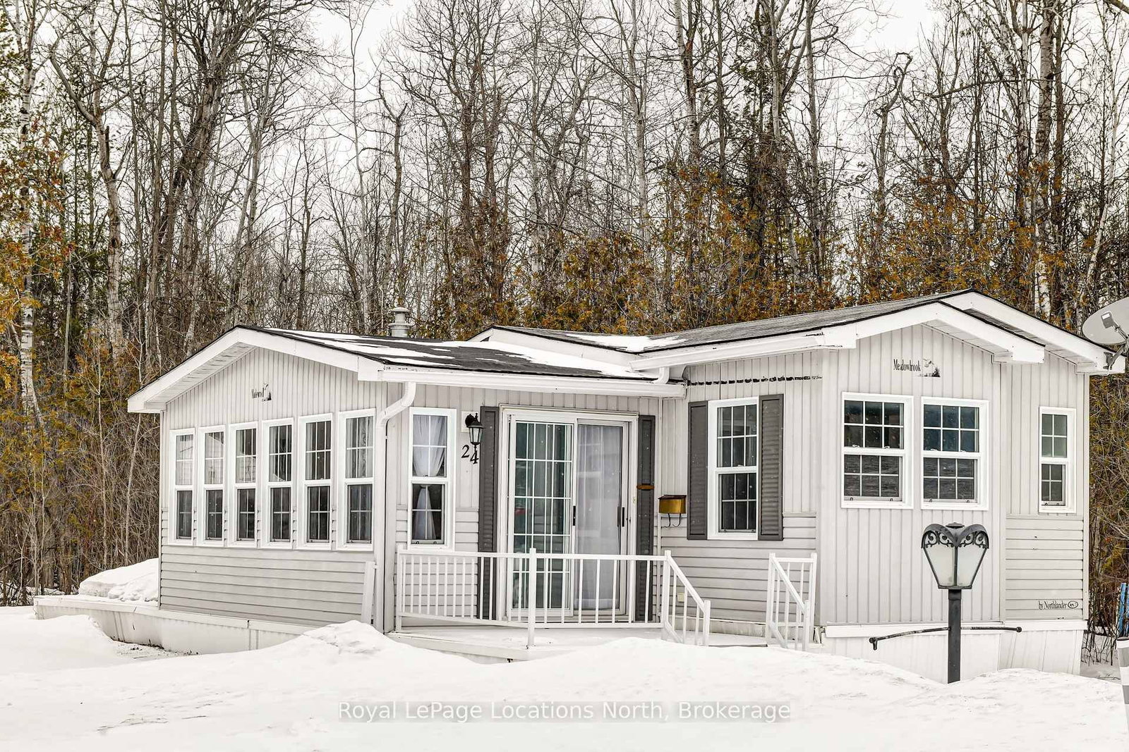 Mobile/Trailer for sale at 24 Prince Charles Avenue, Springwater, Ontario, L0L 1P0 - Rural Springwater - MLS: S12901452