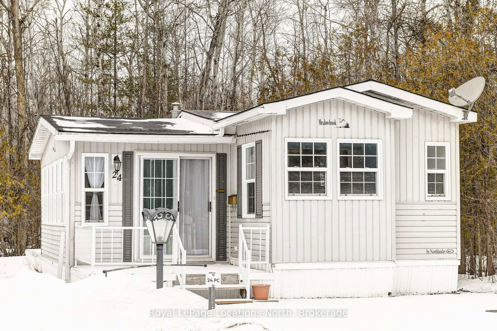 Mobile/Trailer for sale at 24 Prince Charles Avenue, Springwater, Ontario, L0L 1P0 - Rural Springwater - MLS: S12901452