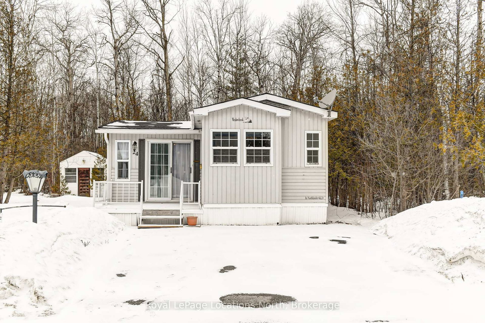 Mobile/Trailer for sale at 24 Prince Charles Avenue, Springwater, Ontario, L0L 1P0 - Rural Springwater - MLS: S12901452