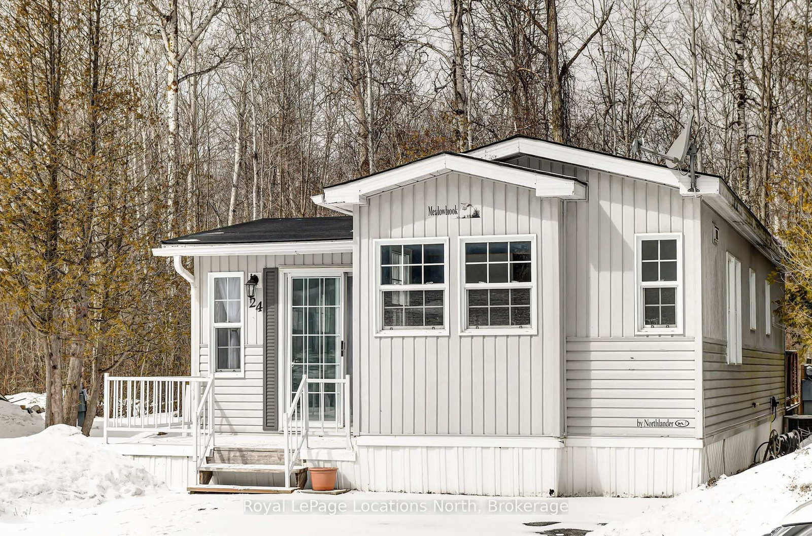 Mobile/Trailer for sale at 24 Prince Charles Avenue, Springwater, Ontario, L0L 1P0 - Rural Springwater - MLS: S12901452