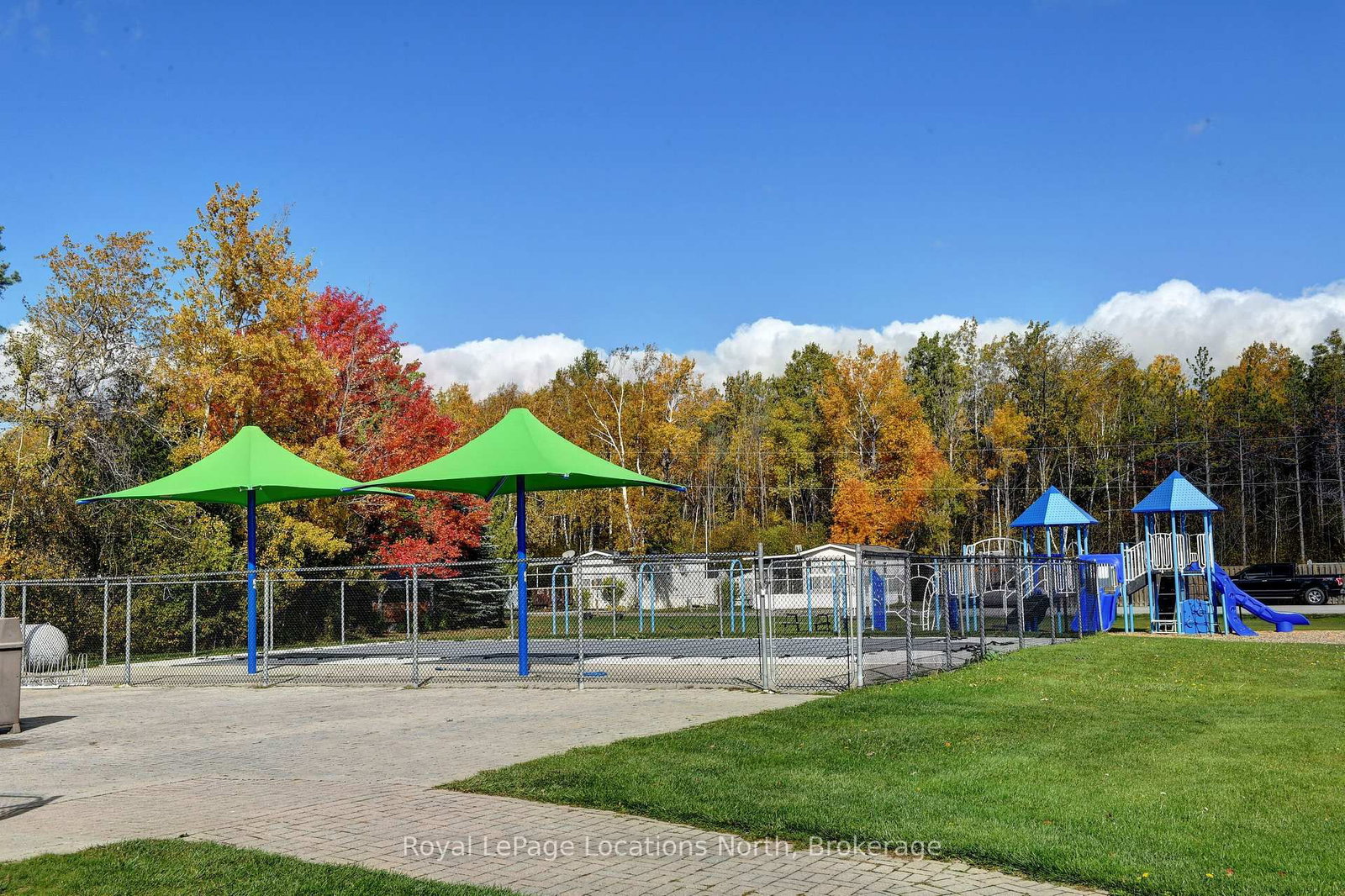 Mobile/Trailer for sale at 24 Prince Charles Avenue, Springwater, Ontario, L0L 1P0 - Rural Springwater - MLS: S12901452