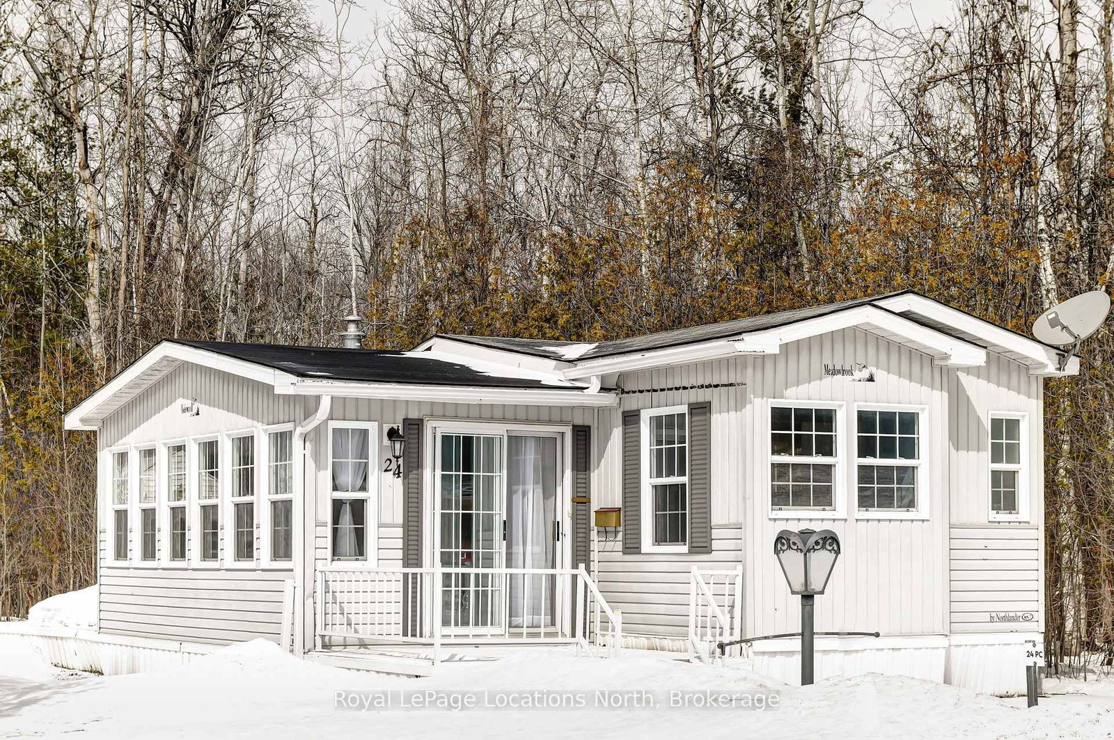 Mobile/Trailer for sale at 24 Prince Charles Avenue, Springwater, Ontario, L0L 1P0 - Rural Springwater - MLS: S12901452