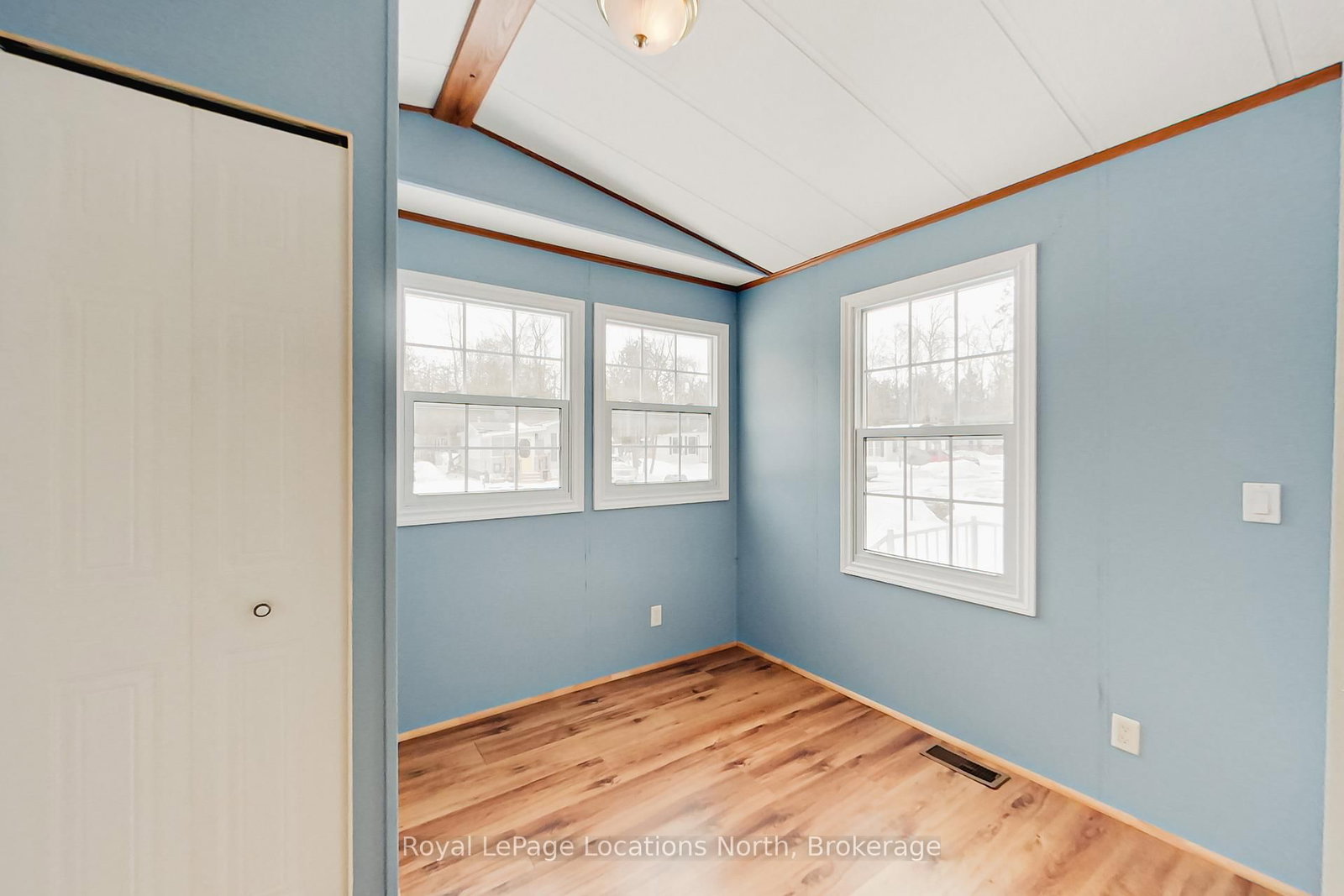 Mobile/Trailer for sale at 24 Prince Charles Avenue, Springwater, Ontario, L0L 1P0 - Rural Springwater - MLS: S12901452