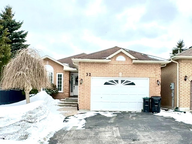 32 Simmons Crescent