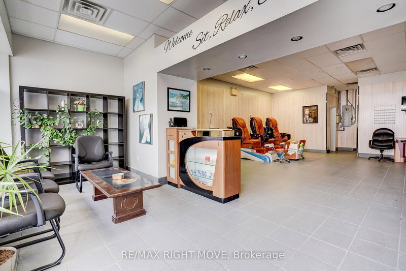 2 - 170 Memorial Ave, Orillia, L3V 7M9 | Image 3