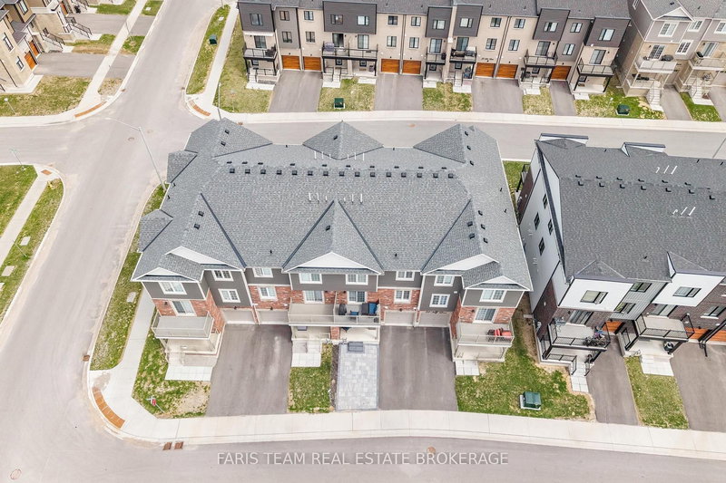 34 Hay Lane, Barrie, L9J 0V5 | Image 2