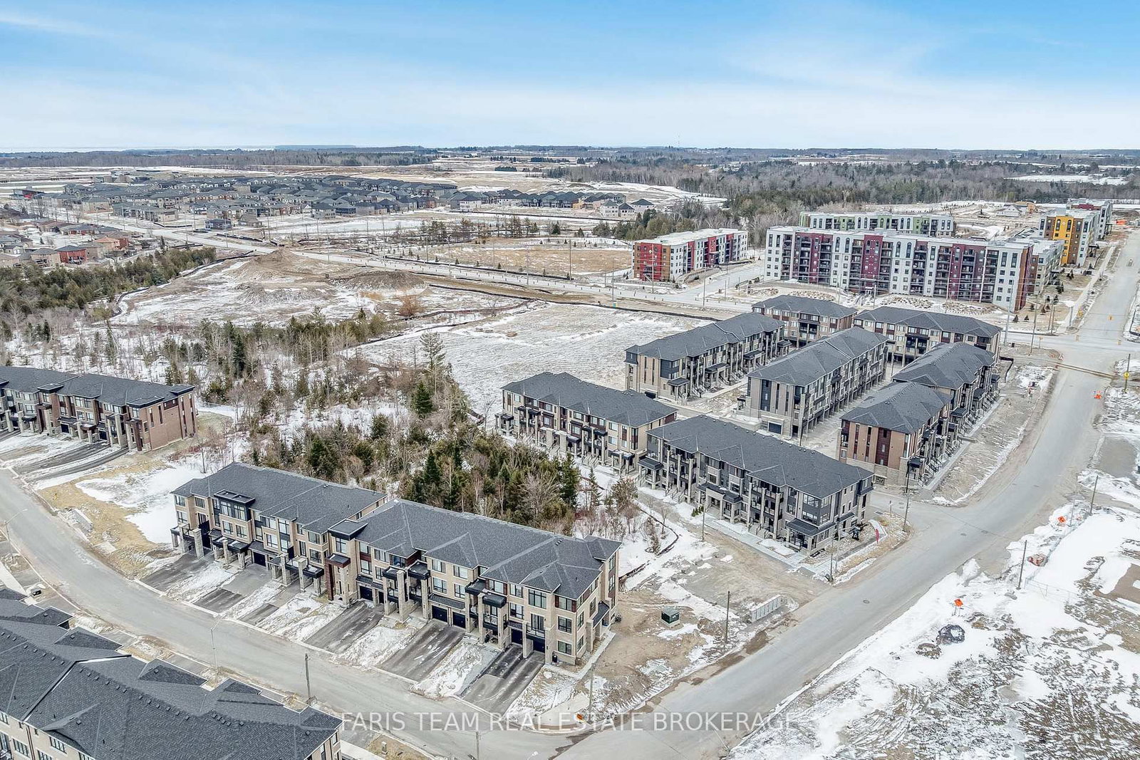 Townhouse for sale at 39 Appletree Lane, Barrie, Ontario, L9J 0P1 - Innis-Shore - MLS: S12903938