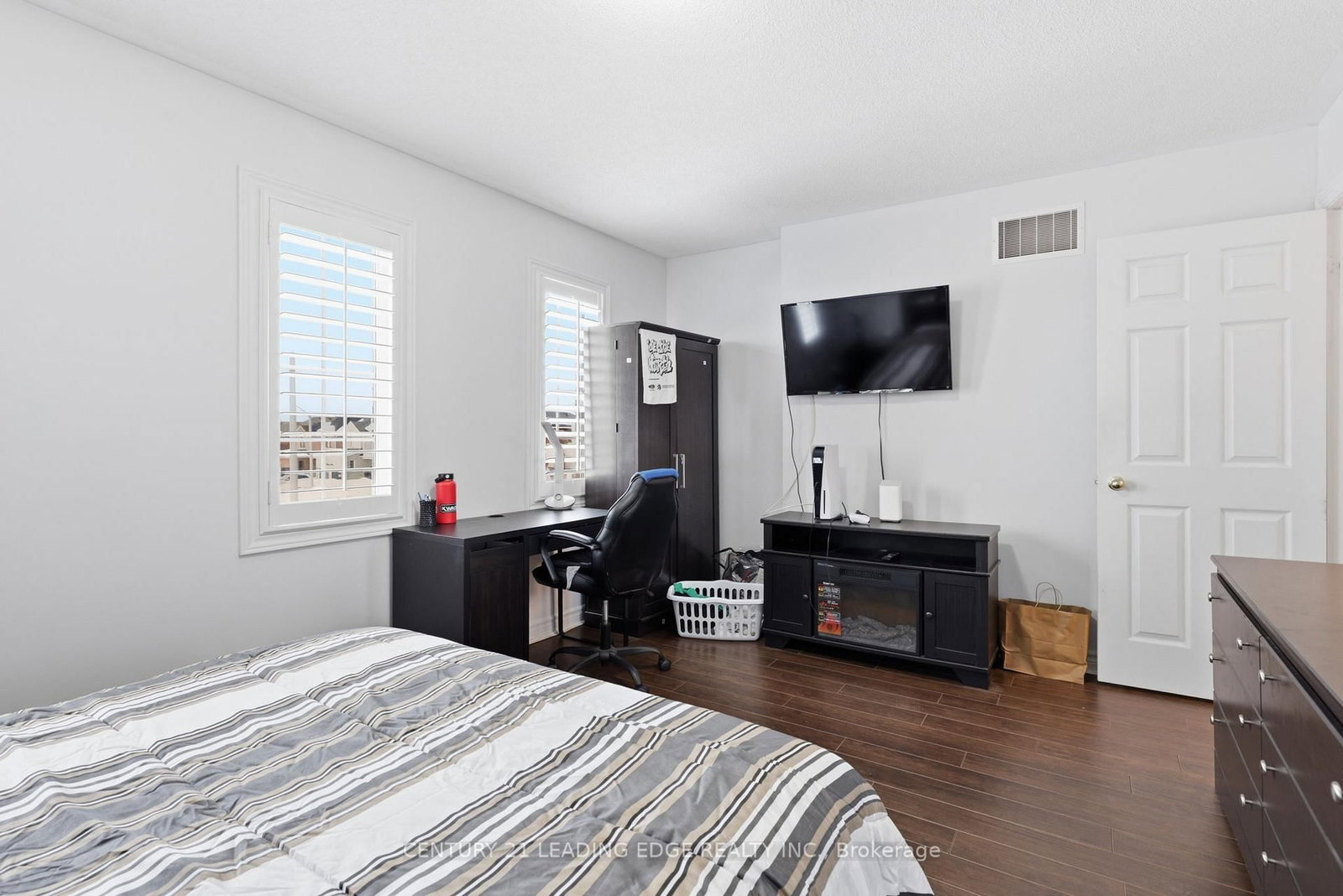 Detached House for sale at 101 Monarchy Street, Barrie, Ontario, L4M 0E1 - Innis-Shore - MLS: S12908434