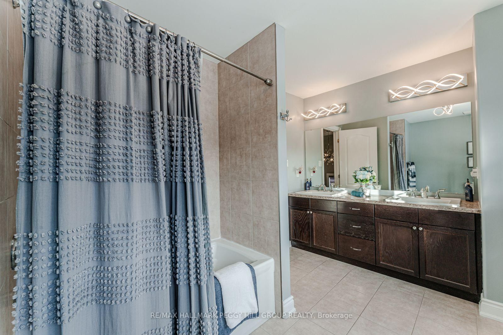 Detached House for sale at 52 Jewel House Lane, Barrie, Ontario, L4N 8J7 - Innis-Shore - MLS: S12909072