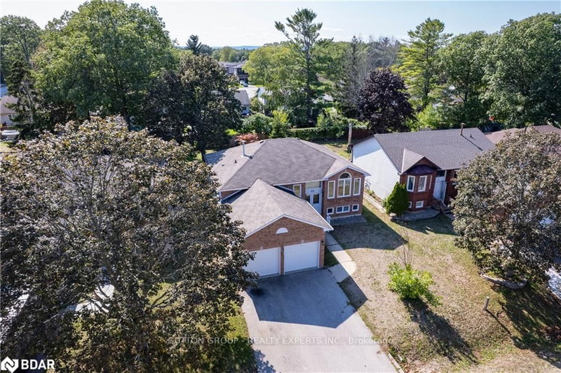 12 LANGEVIN Dr, Wasaga Beach, L9Z 1C6 | Image 2