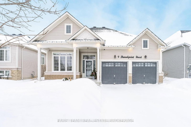 9 Broadpoint St, Wasaga Beach, L9Z 3B8 | Image 2