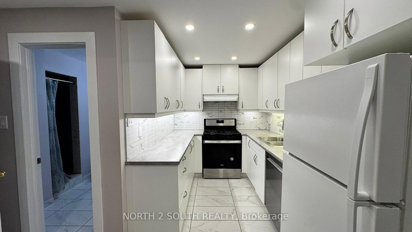 Detached House for lease at Bsmt-29 Gore Drive, Barrie, Ontario, L4N 8L3 - Ardagh - MLS: S12913312