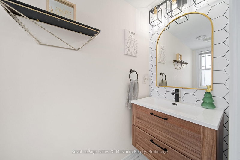 70 Pearl Dr, Orillia, L3V 6H2 | Image 3