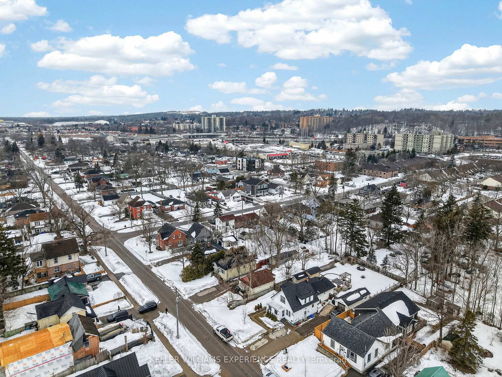 Detached House for sale at 32 HENRY Street, Barrie, Ontario, L4N 1C4 - Queen's Park - MLS: S12913490