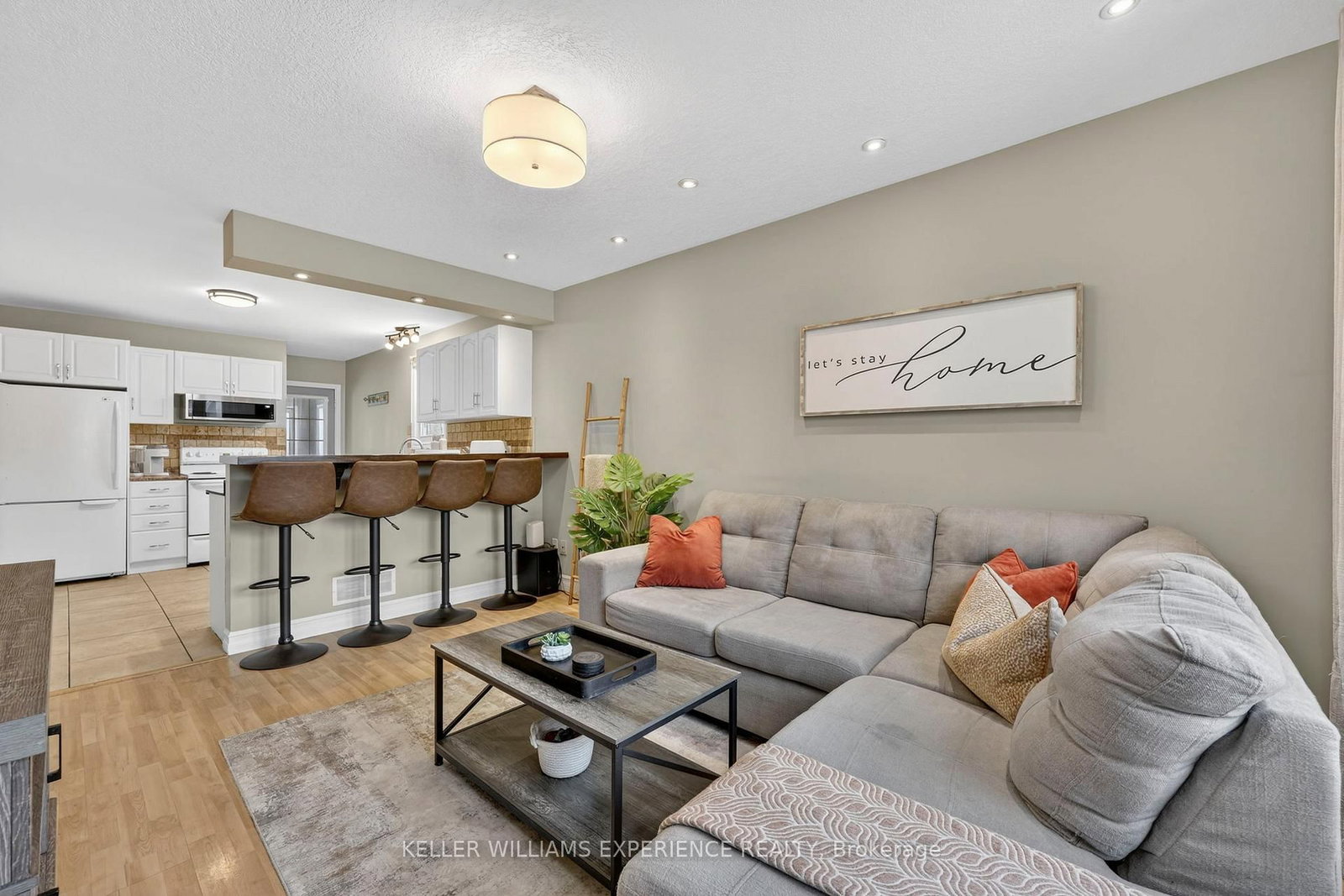 Detached House for sale at 32 HENRY Street, Barrie, Ontario, L4N 1C4 - Queen's Park - MLS: S12913490