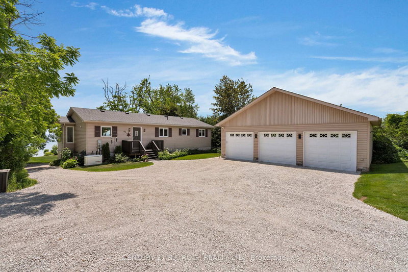 95 lakeshore Rd E, Oro-Medonte, L0L 2E0 | Image 2