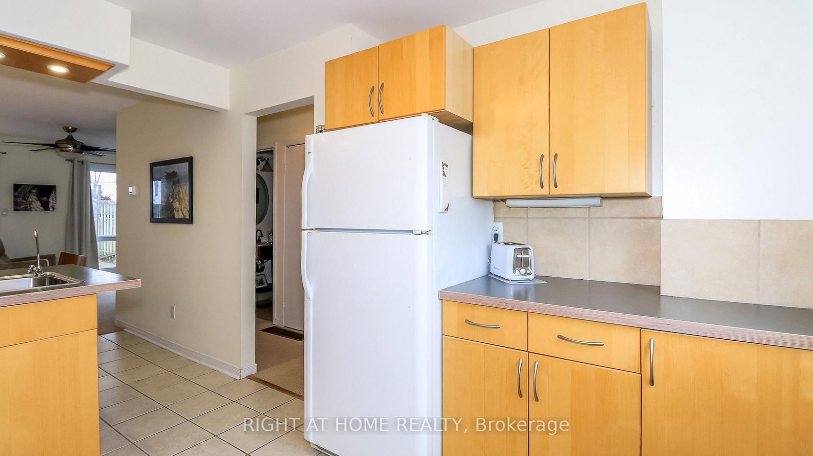 Townhouse for sale at 23-52 Adelade Street, Barrie, Ontario, L4N 3T5 - Allandale - MLS: S12915380