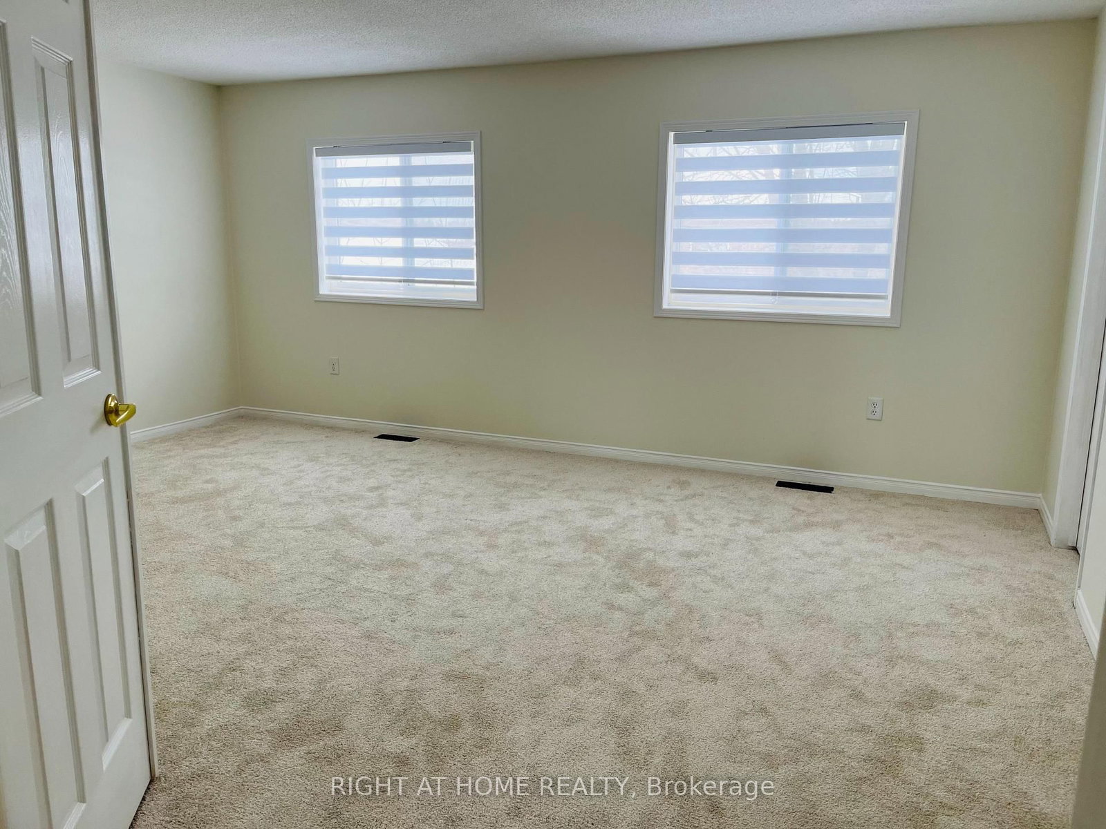 Detached House for lease at 14 Downing Crescent, Barrie, Ontario, L4N 8V7 - Holly - MLS: S12915852