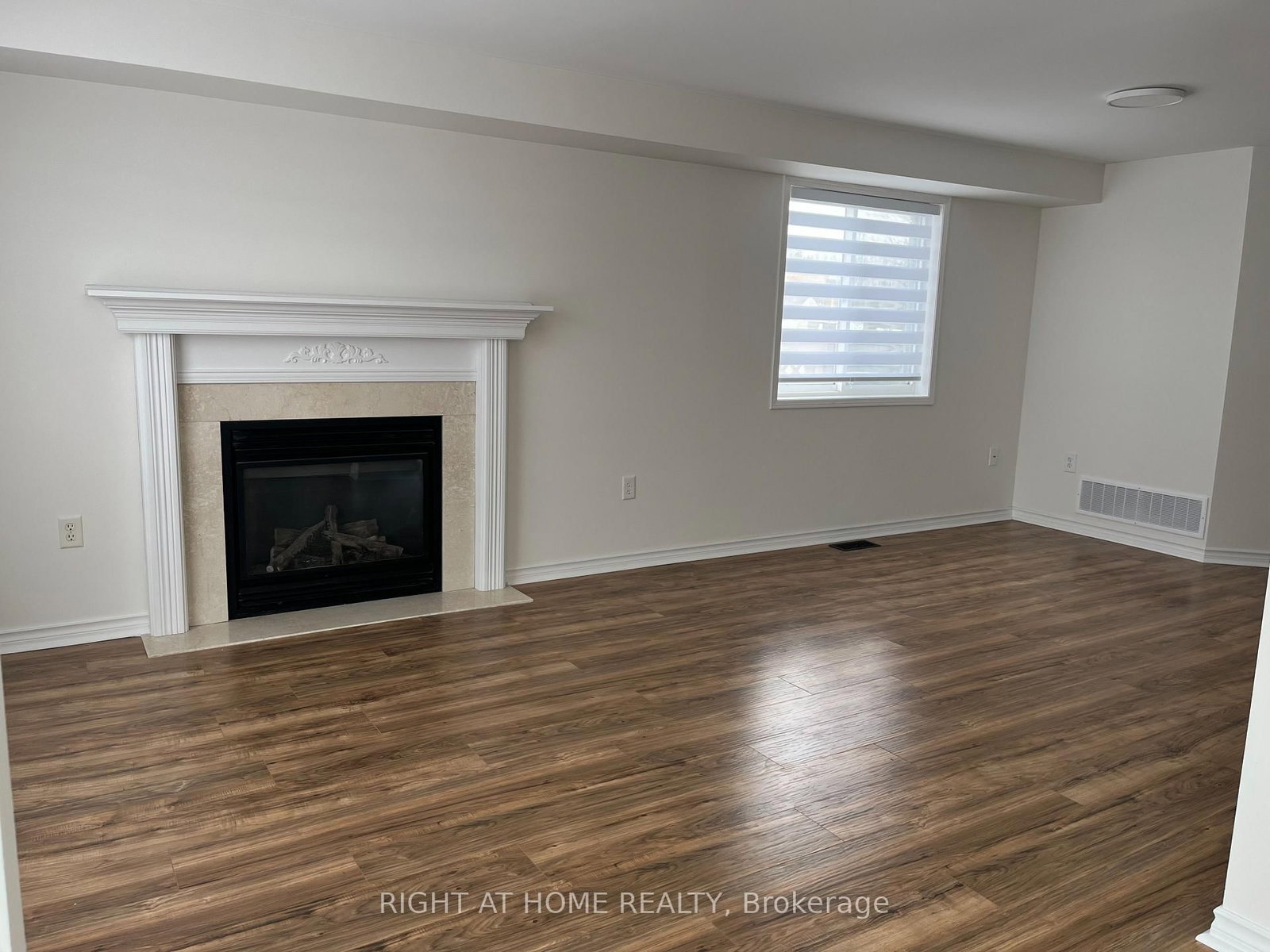 Detached House for lease at 14 Downing Crescent, Barrie, Ontario, L4N 8V7 - Holly - MLS: S12915852