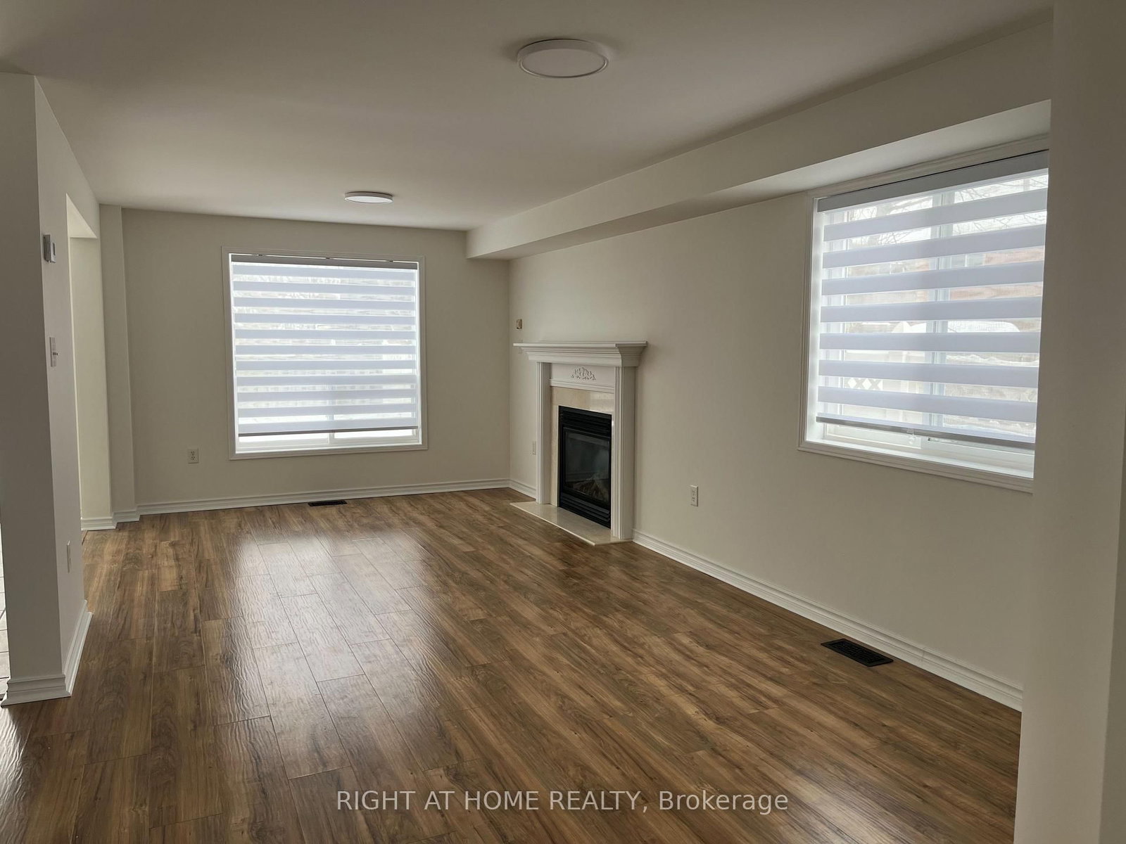 Detached House for lease at 14 Downing Crescent, Barrie, Ontario, L4N 8V7 - Holly - MLS: S12915852