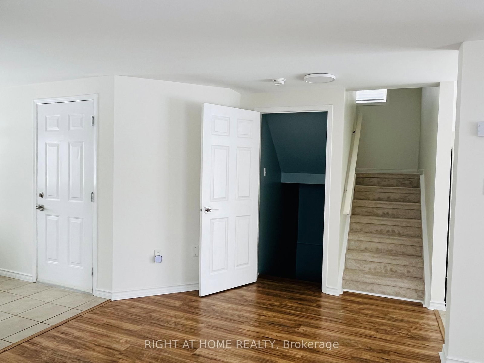 Detached House for lease at 14 Downing Crescent, Barrie, Ontario, L4N 8V7 - Holly - MLS: S12915852