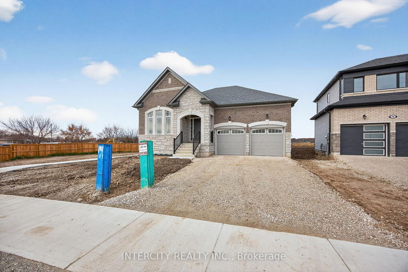 38 Legacy Circ, Wasaga Beach, L9Z 0M5 | Image 3