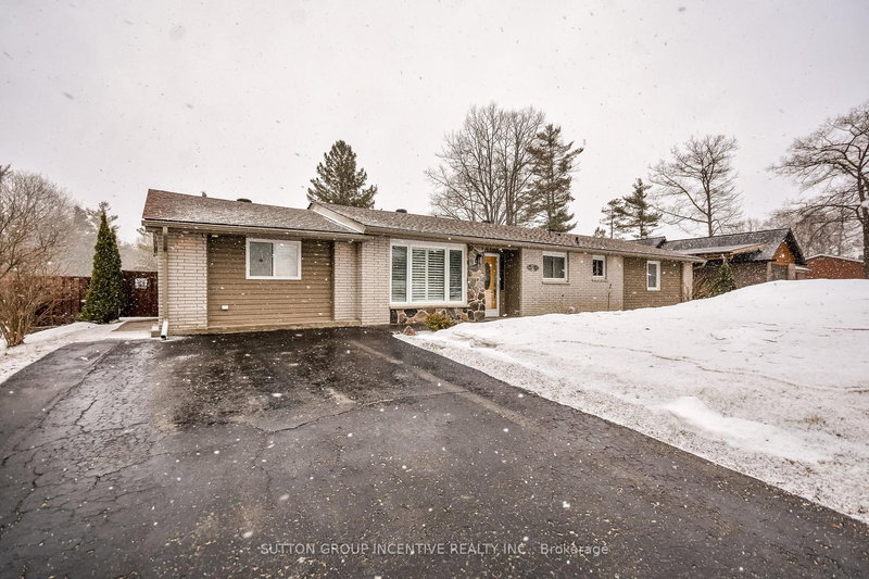 355 Zoo Park Rd, Wasaga Beach, L9Z 1S7 | Image 2