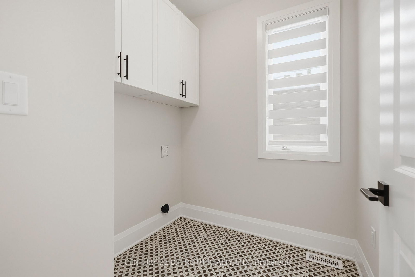 Detached House for sale at 395 Reid Drive, Barrie, Ontario, L9J 0G5 - Rural Barrie Southwest - MLS: S12921000