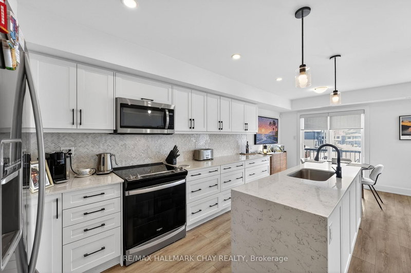 9 - 31 Pumpkin Corner Cres, Barrie, L9J 0C2 | Image 2