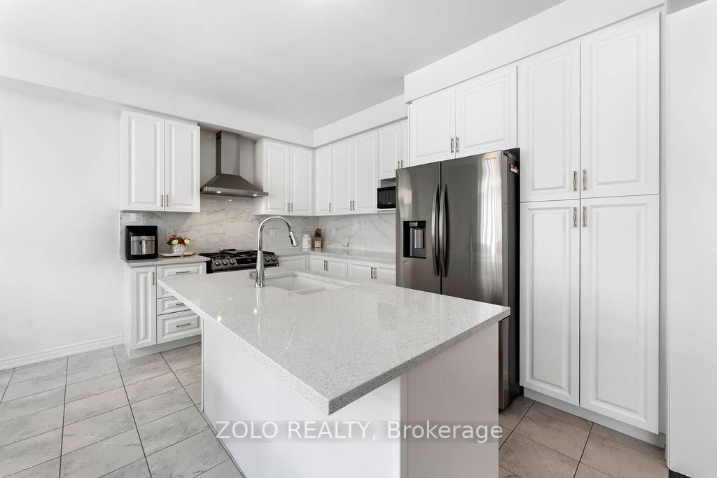 Detached House for sale at 23 Kingsbury Trail, Barrie, Ontario, L9J 0W8 - Rural Barrie Southeast - MLS: S12922412