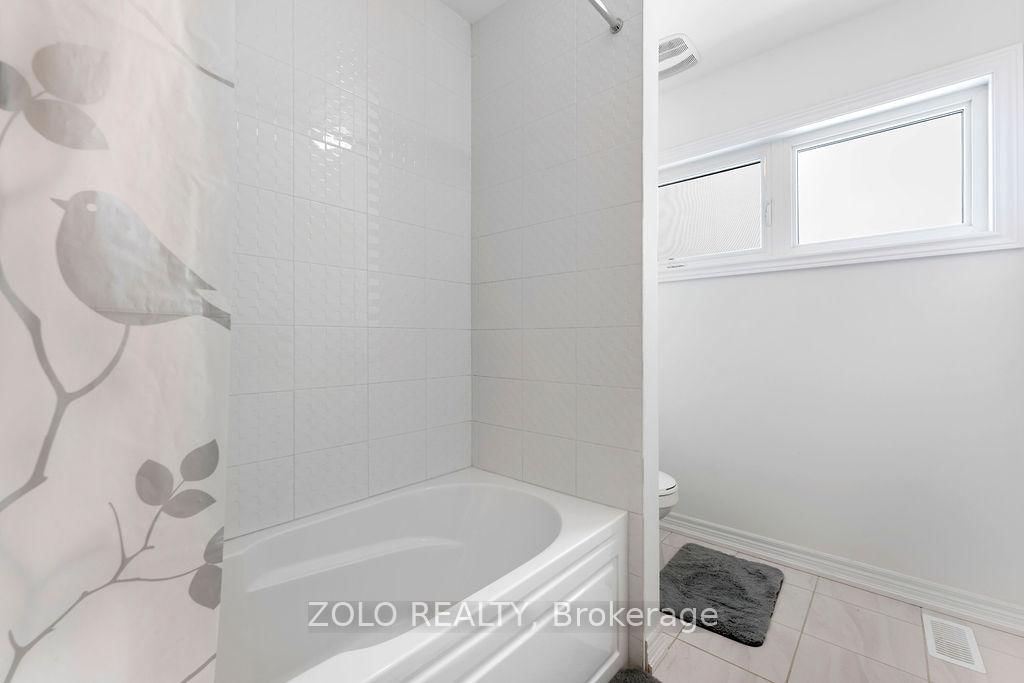 Detached House for sale at 23 Kingsbury Trail, Barrie, Ontario, L9J 0W8 - Rural Barrie Southeast - MLS: S12922412