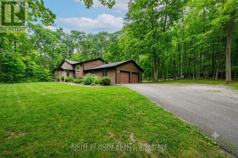 11 Woodland Crescent