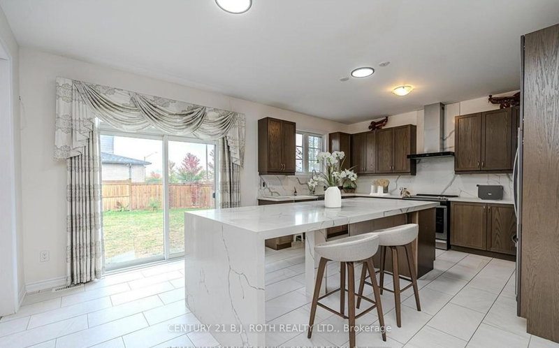 3027 Monarch Dr, Orillia, L3V 8K3 | Image 3