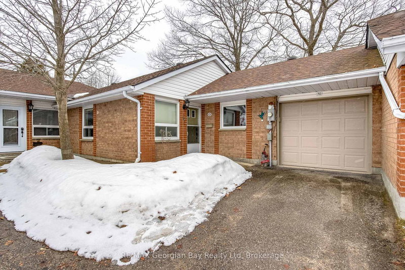 home for sale on 70-696 King Street