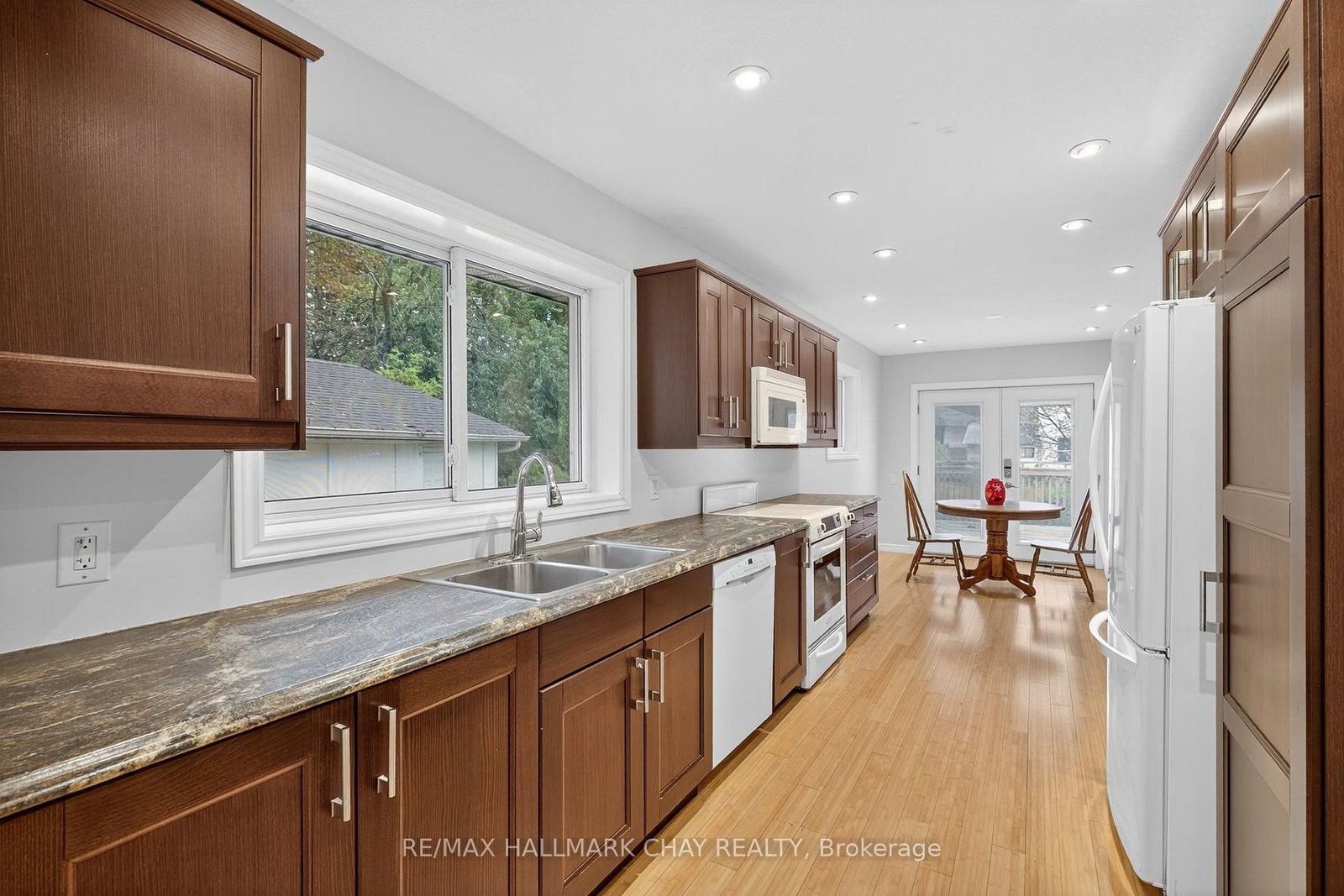 Detached House for sale at 29 Oakley Park Square, Barrie, Ontario, L4M 2K2 - Wellington - MLS: S12924452