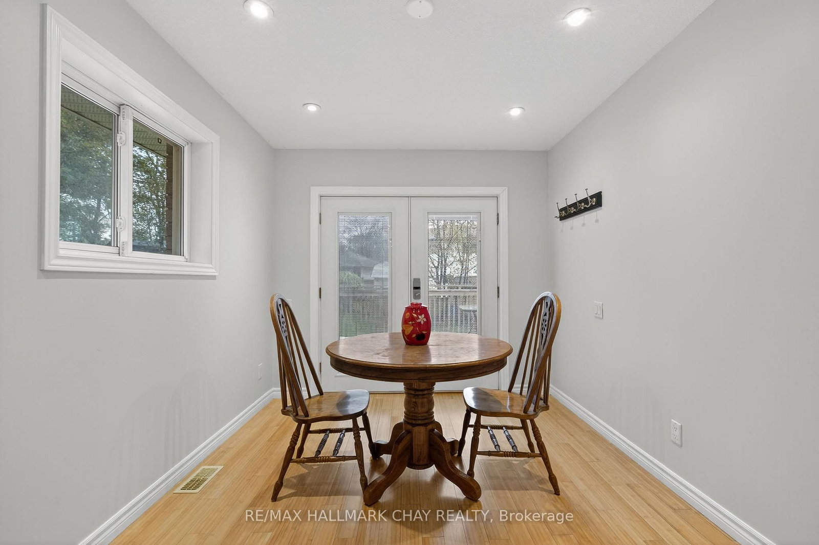 Detached House for sale at 29 Oakley Park Square, Barrie, Ontario, L4M 2K2 - Wellington - MLS: S12924452