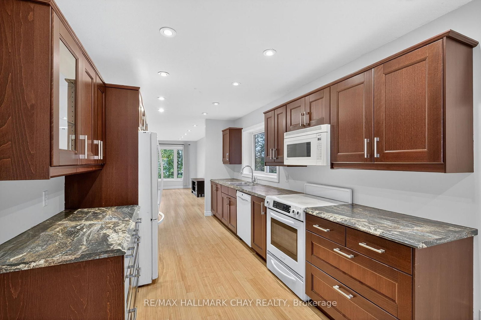 Detached House for sale at 29 Oakley Park Square, Barrie, Ontario, L4M 2K2 - Wellington - MLS: S12924452