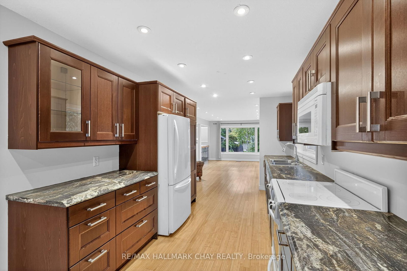 Detached House for sale at 29 Oakley Park Square, Barrie, Ontario, L4M 2K2 - Wellington - MLS: S12924452