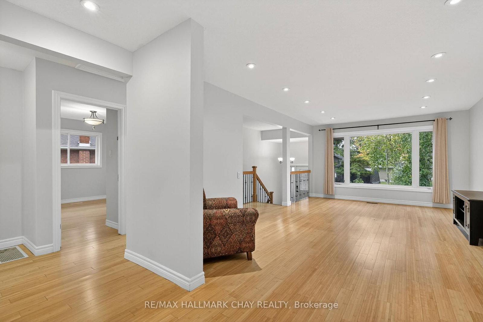 Detached House for sale at 29 Oakley Park Square, Barrie, Ontario, L4M 2K2 - Wellington - MLS: S12924452