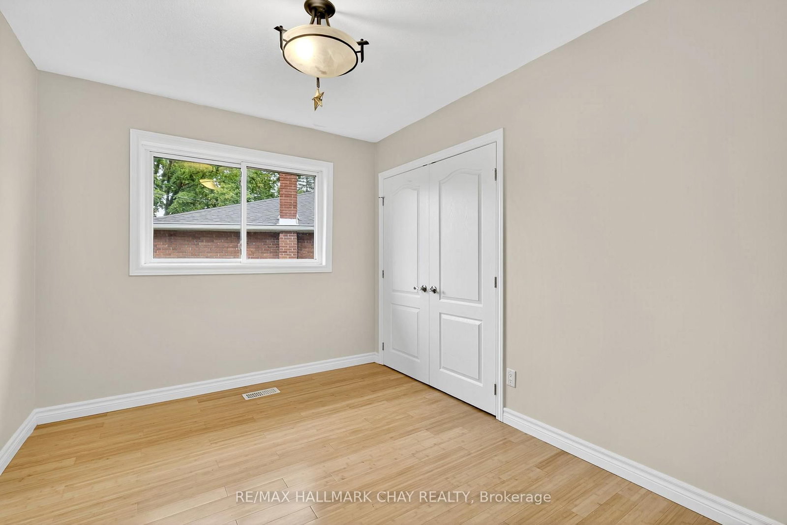 Detached House for sale at 29 Oakley Park Square, Barrie, Ontario, L4M 2K2 - Wellington - MLS: S12924452