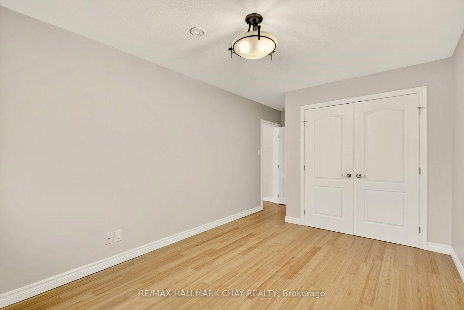 Detached House for sale at 29 Oakley Park Square, Barrie, Ontario, L4M 2K2 - Wellington - MLS: S12924452