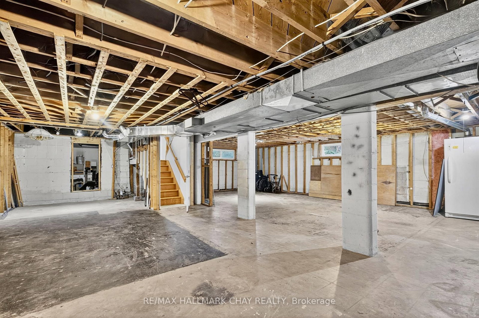 Detached House for sale at 29 Oakley Park Square, Barrie, Ontario, L4M 2K2 - Wellington - MLS: S12924452