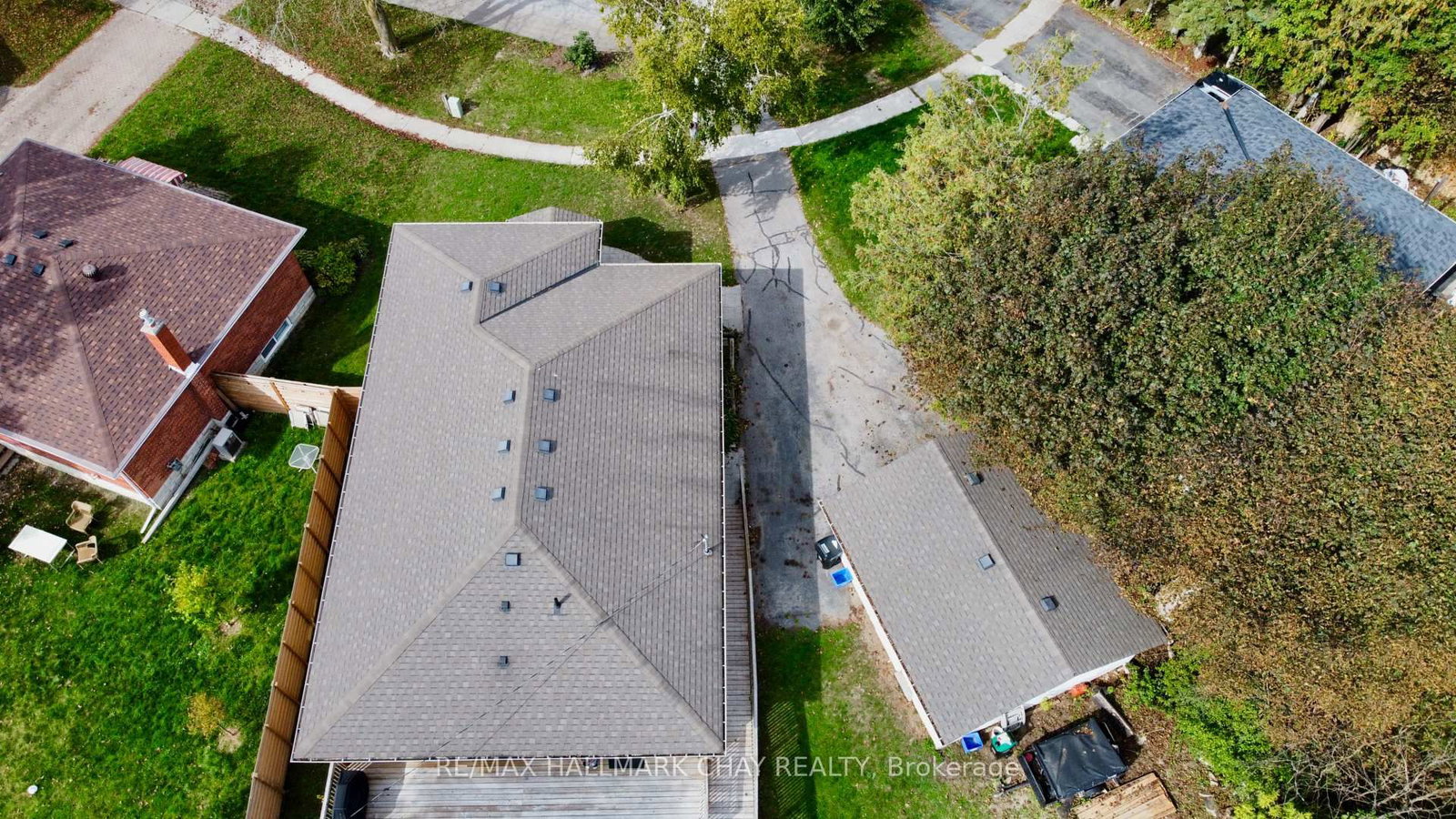 Detached House for sale at 29 Oakley Park Square, Barrie, Ontario, L4M 2K2 - Wellington - MLS: S12924452