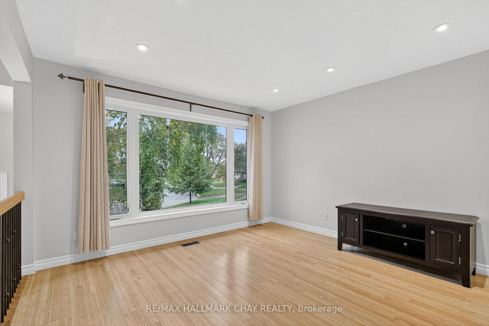 Detached House for sale at 29 Oakley Park Square, Barrie, Ontario, L4M 2K2 - Wellington - MLS: S12924452