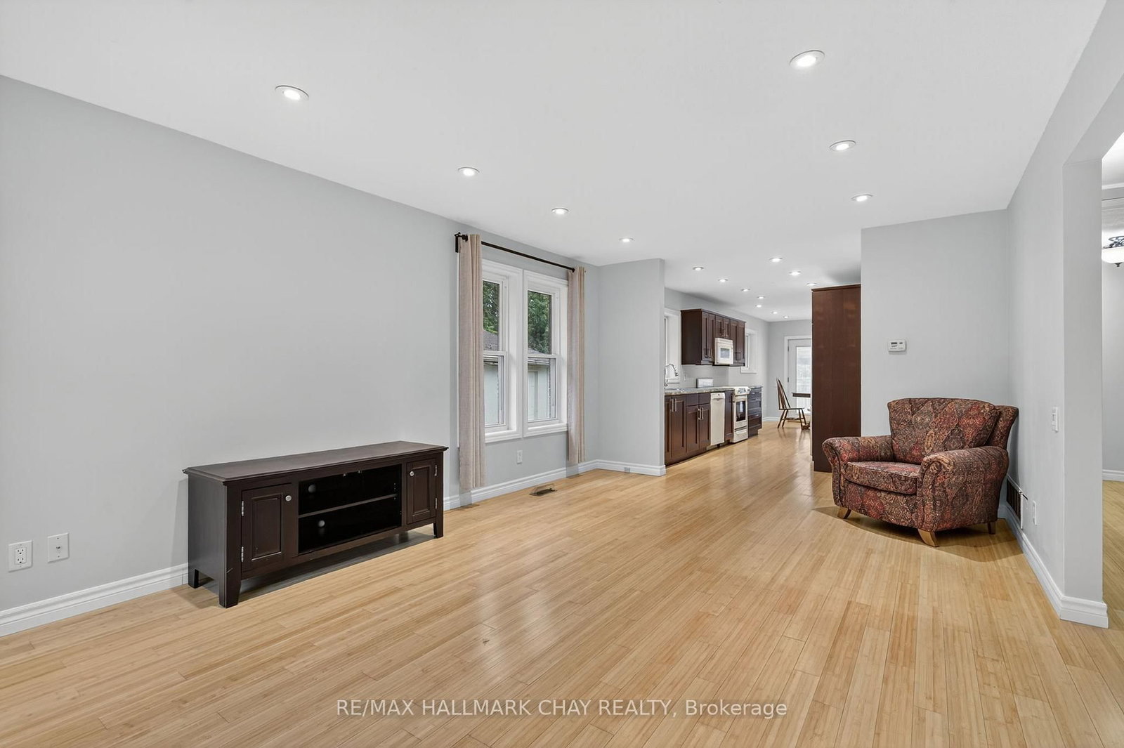 Detached House for sale at 29 Oakley Park Square, Barrie, Ontario, L4M 2K2 - Wellington - MLS: S12924452