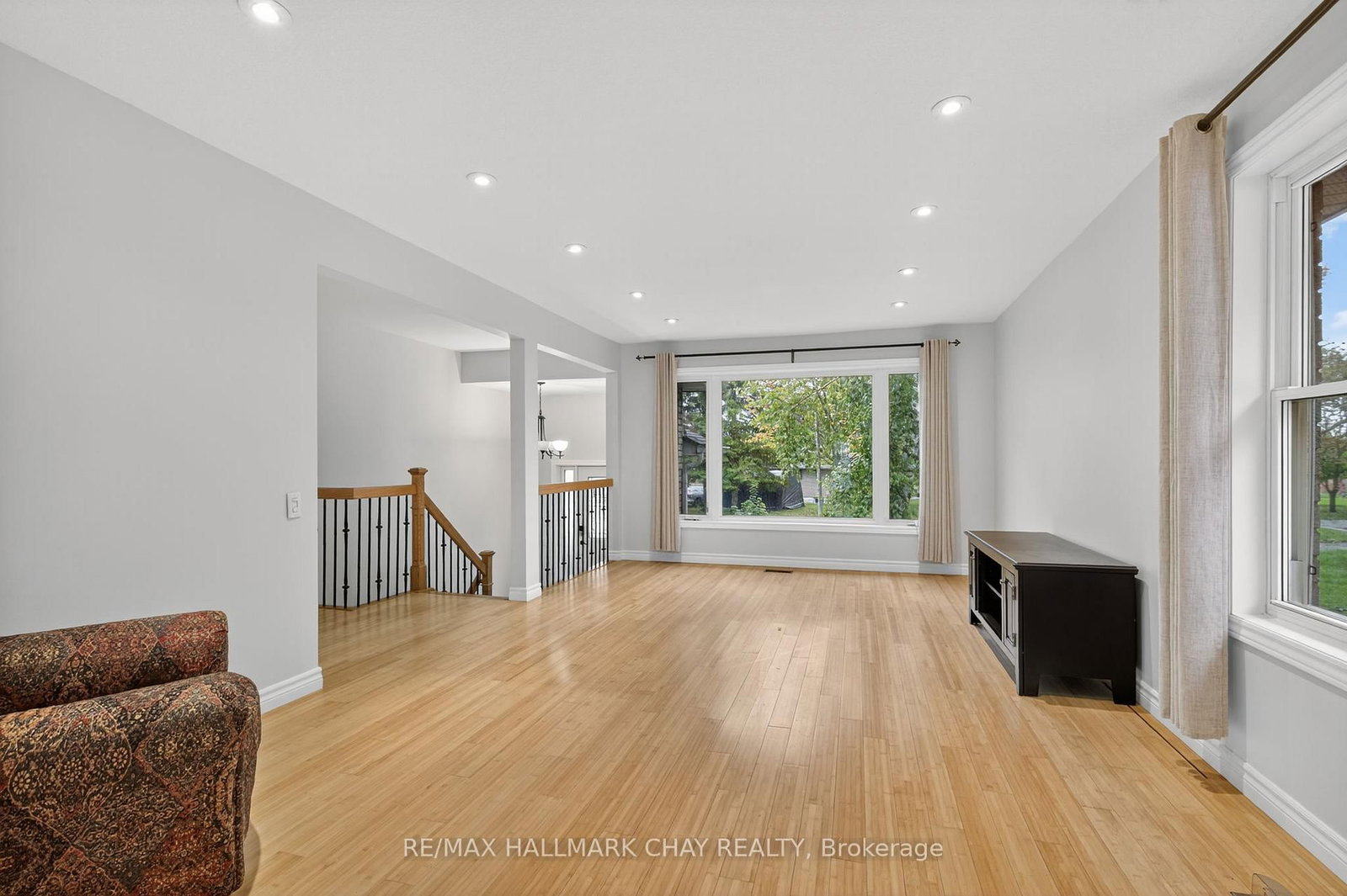 Detached House for sale at 29 Oakley Park Square, Barrie, Ontario, L4M 2K2 - Wellington - MLS: S12924452