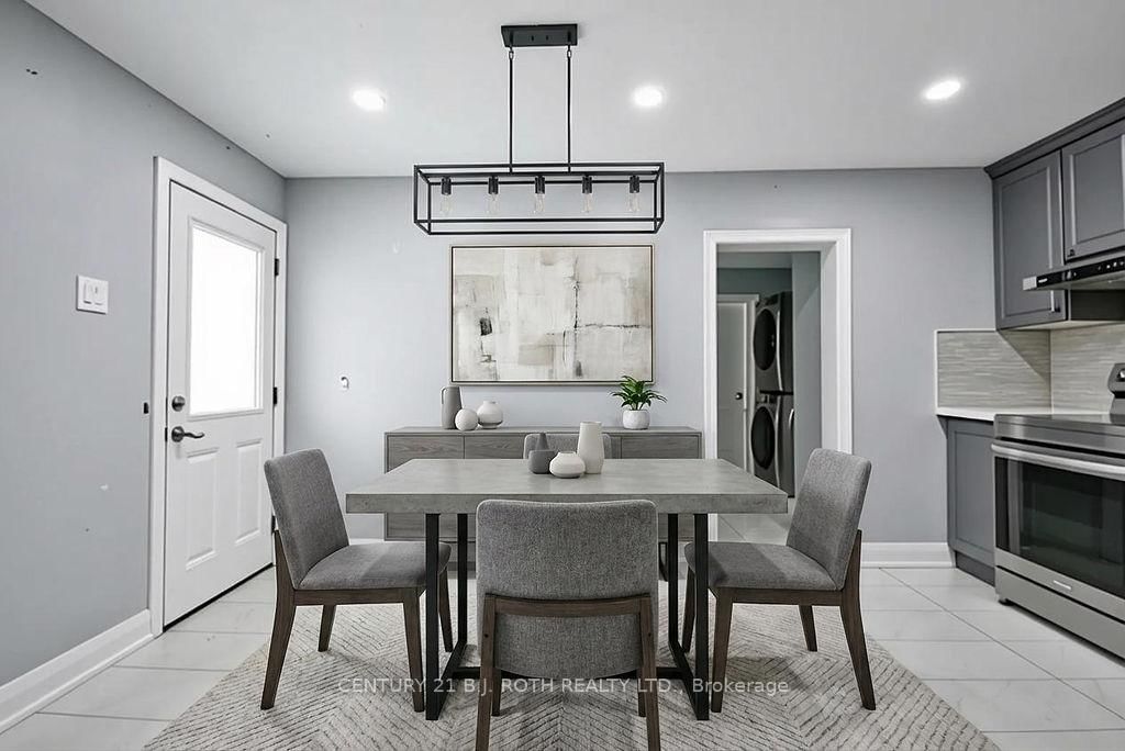 Detached House for sale at 44 Sanford Street, Barrie, Ontario, L4N 3C4 - Sanford - MLS: S12925474