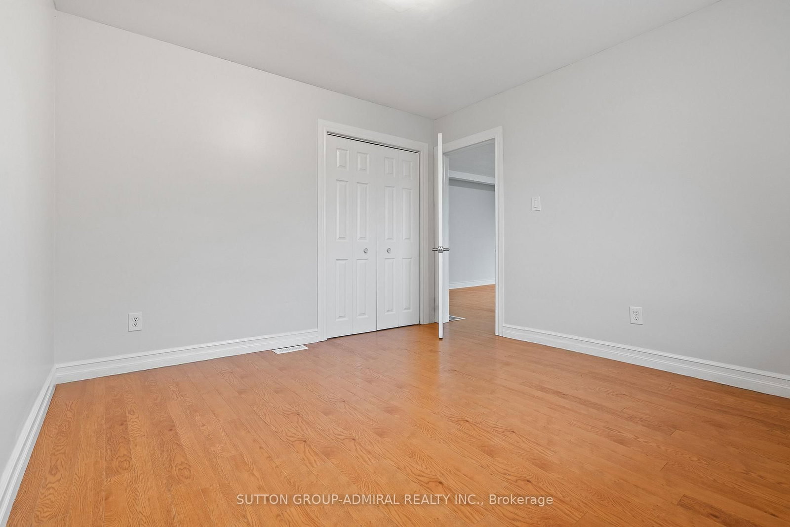 Detached House for sale at 110 Cumberland Street, Barrie, Ontario, L4N 2P7 - Allandale - MLS: S12925742