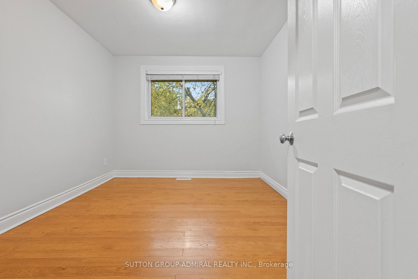 Detached House for sale at 110 Cumberland Street, Barrie, Ontario, L4N 2P7 - Allandale - MLS: S12925742