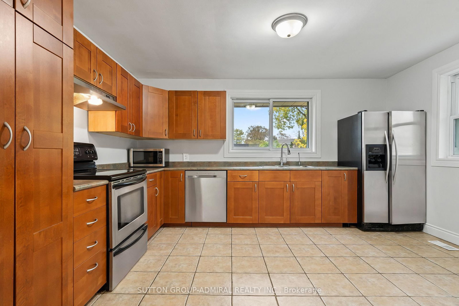 Detached House for sale at 110 Cumberland Street, Barrie, Ontario, L4N 2P7 - Allandale - MLS: S12925742